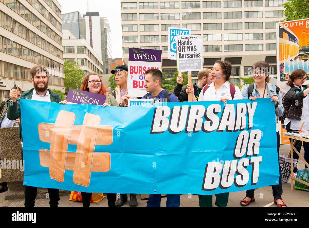 Marcia di protesta da parte di operatori sanitari a Londra per protestare contro i piani del governo di ax il NHS borsa di studio per studenti. Foto Stock