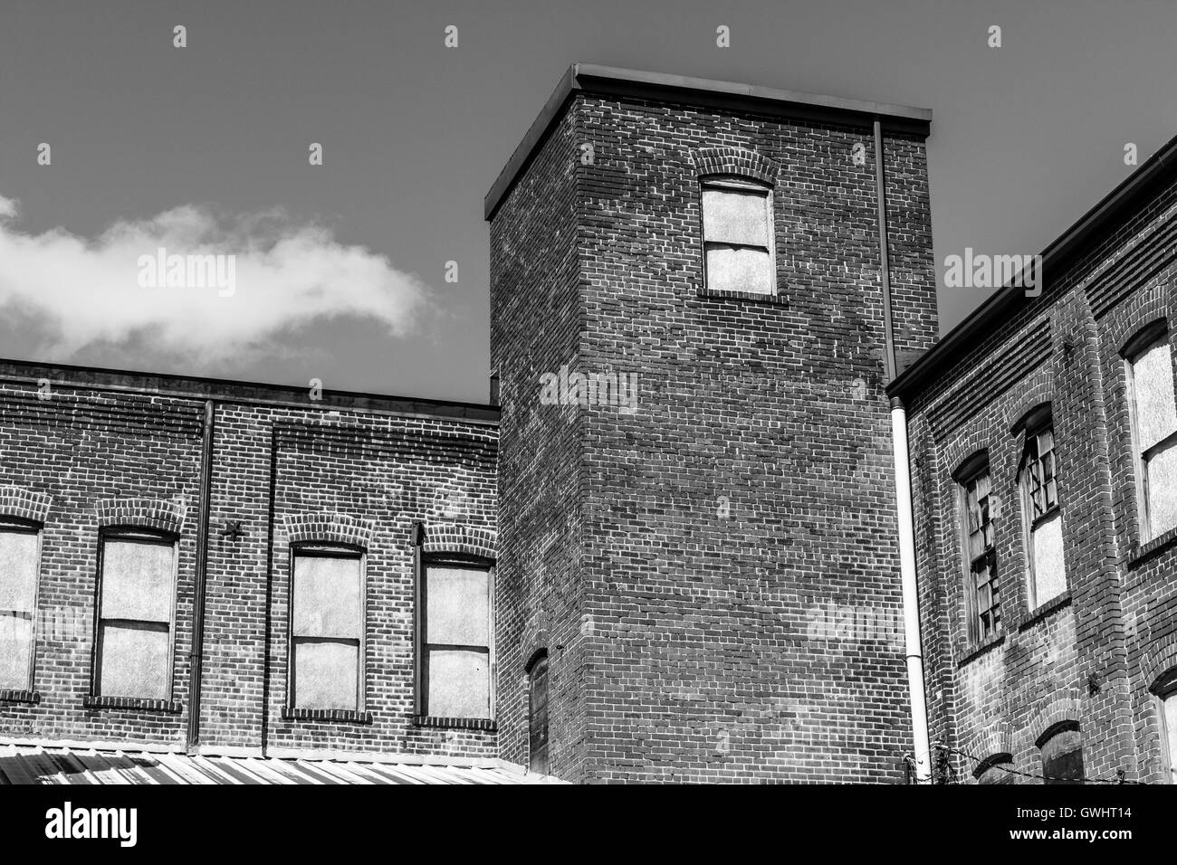 Ex magazzino automobilistico in attesa di essere demolito - Urban Blight ho Foto Stock