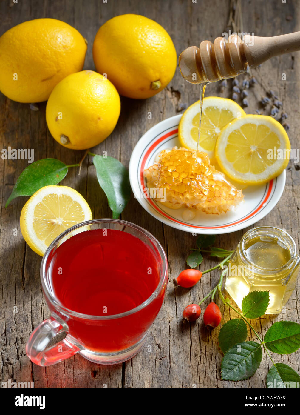 Il tè di rosa canina con limone e miele Foto Stock