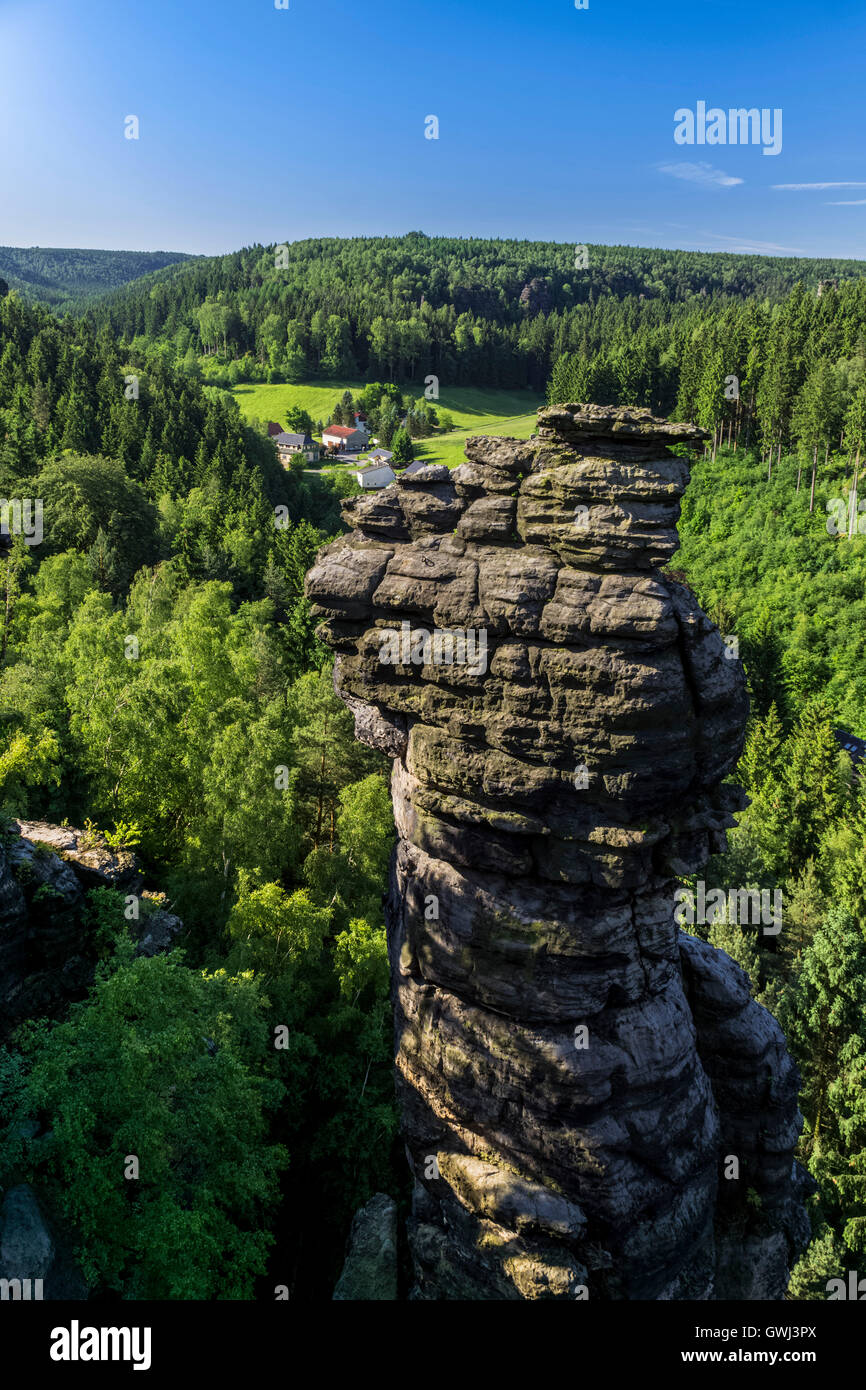 Elbsandstein, Kletterfels Kanzelstein und Ottomuehle Bielatal im Foto Stock