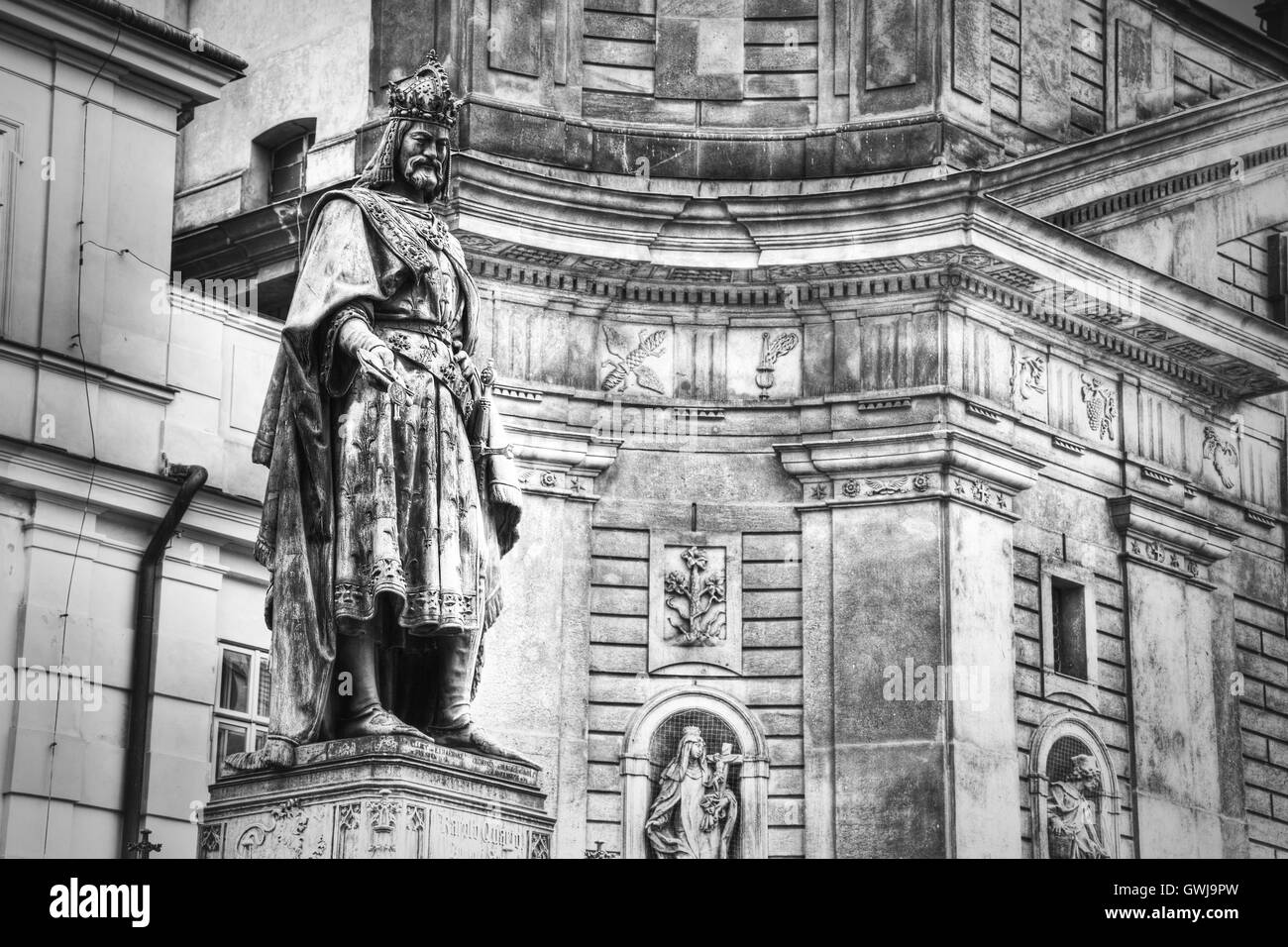 Un monumento di Carlo IV il Ponte Carlo a Praga, Repubblica Ceca. Immagine in bianco e nero. Foto Stock