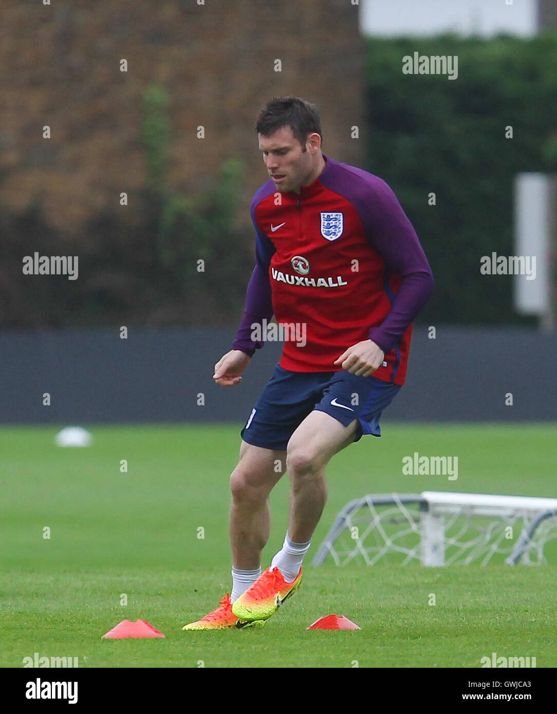 L'Inghilterra del 23-uomo Campionato Europeo squad train davanti alla finale di domani amichevole contro il Portogallo. Dotato di: James Milner dove: Londra, Regno Unito quando: 01 Giu 2016 Foto Stock