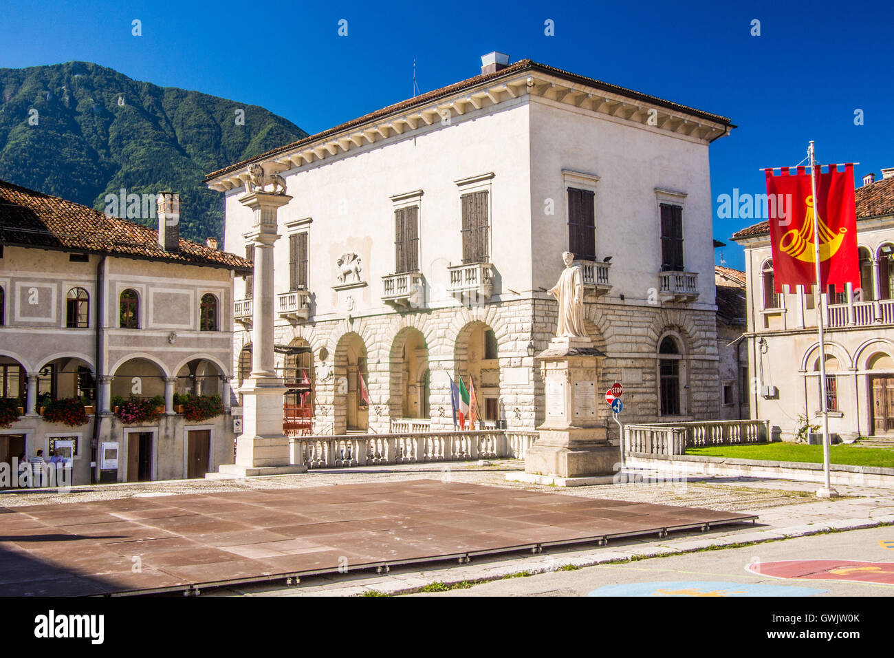 Piazza Maggiore, Feltre, una cittadina nel Parco Nazionale delle Dolomiti Bellunesi, provincia di Belluno, regione Veneto, Italia. Foto Stock