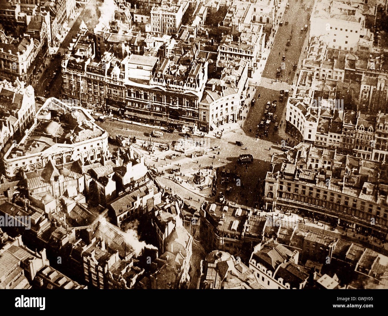 Londra nel periodo vittoriano dall'aria - Piccadilly Circus - circa 1900 Foto Stock