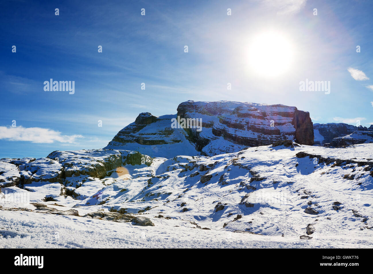 La pista da sci con vista sulle Dolomiti, Madonna di Campiglio, Italia Foto Stock