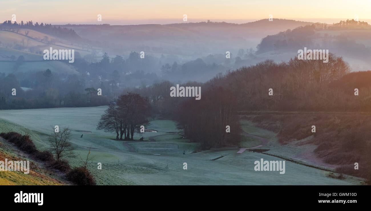 Misty dawn fino la teign valley, devon Foto Stock