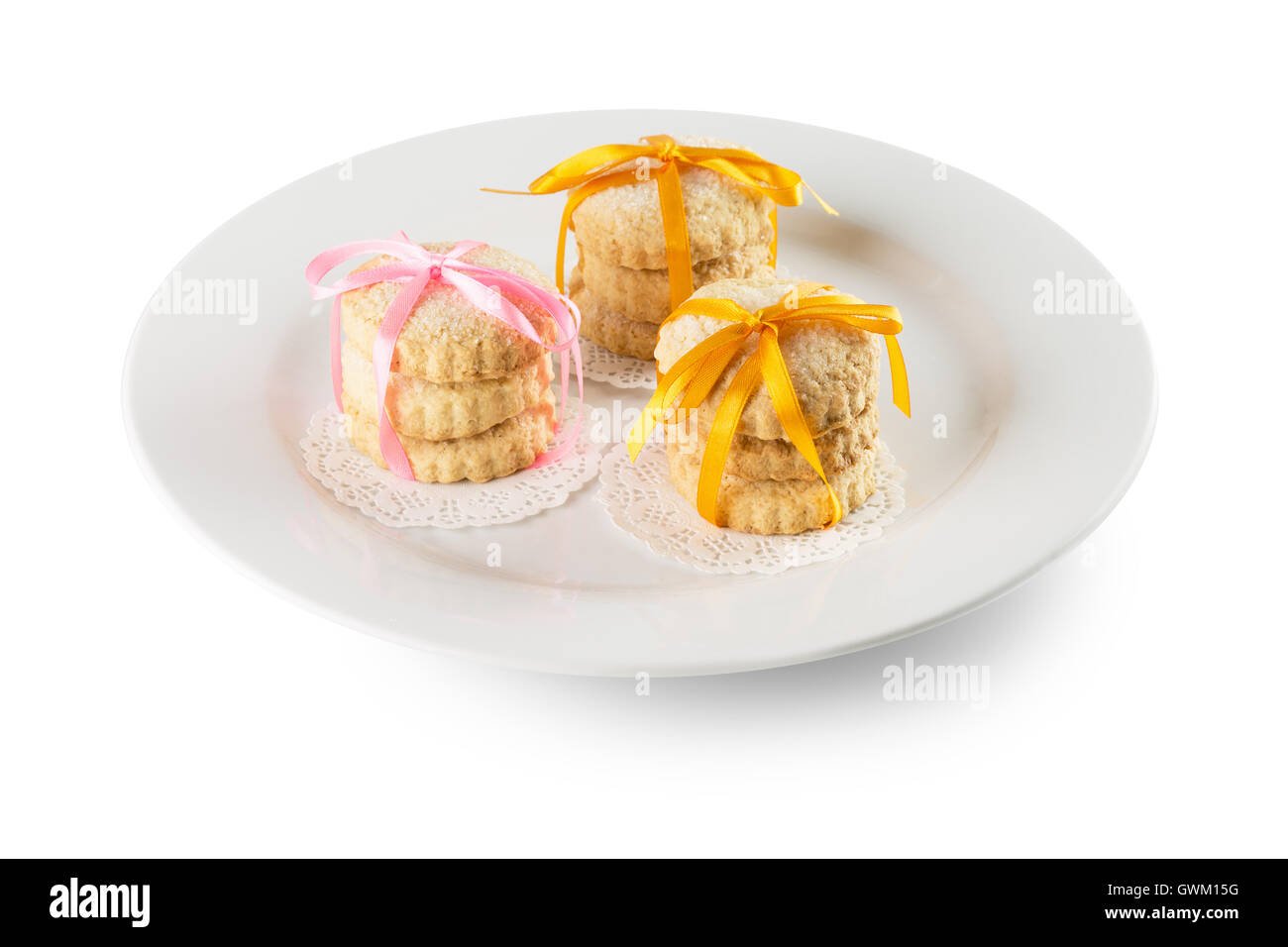 Biscotti fatti a mano sulla piastra bianca. Foto Stock