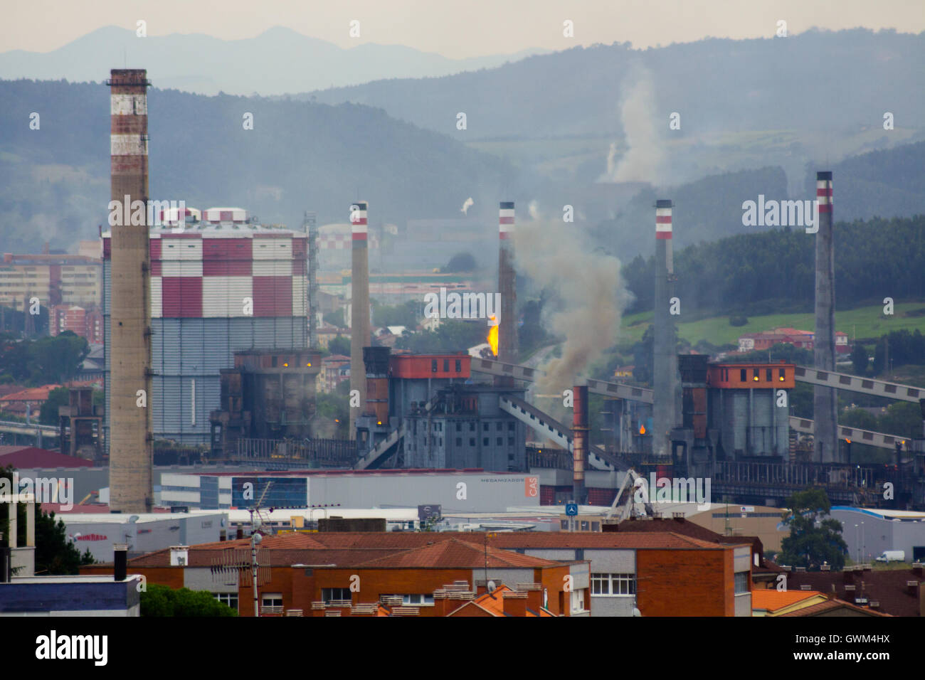 Zona industriale nella regione delle Asturie, Spagna Foto Stock