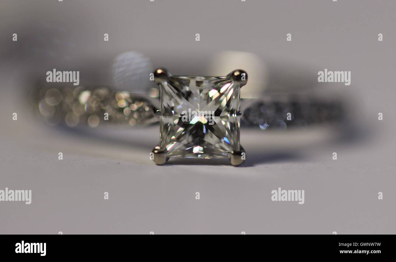 Taglio Princess anello diamante Foto Stock