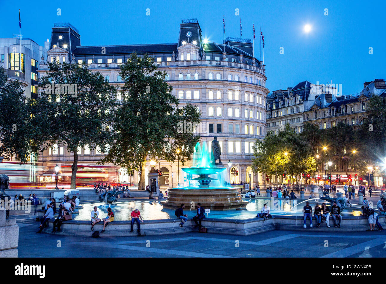 Fontane notte Trafalgar Square London REGNO UNITO Foto Stock