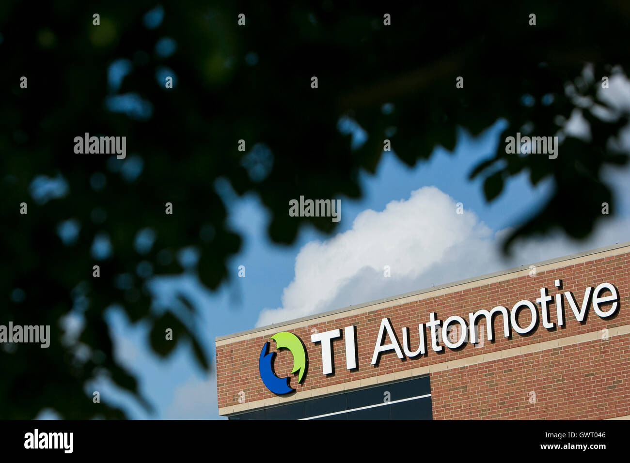 Un logo segno al di fuori della struttura occupata da TI Automotive in Auburn Hills, Michigan, il 17 luglio 2016. Foto Stock