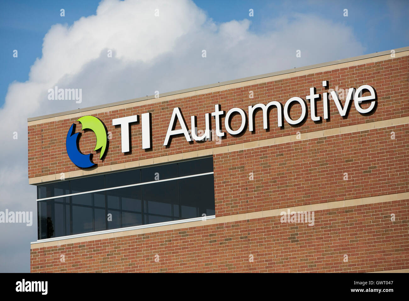Un logo segno al di fuori della struttura occupata da TI Automotive in Auburn Hills, Michigan, il 17 luglio 2016. Foto Stock
