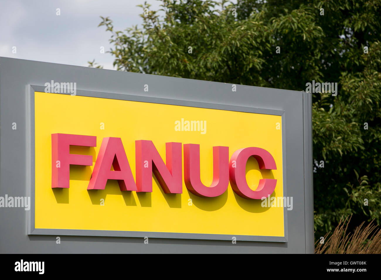 Un segno del logo al di fuori di una struttura occupata dai Fanuc America Corporation in Rochester Hills, Michigan, il 17 luglio 2016. Foto Stock