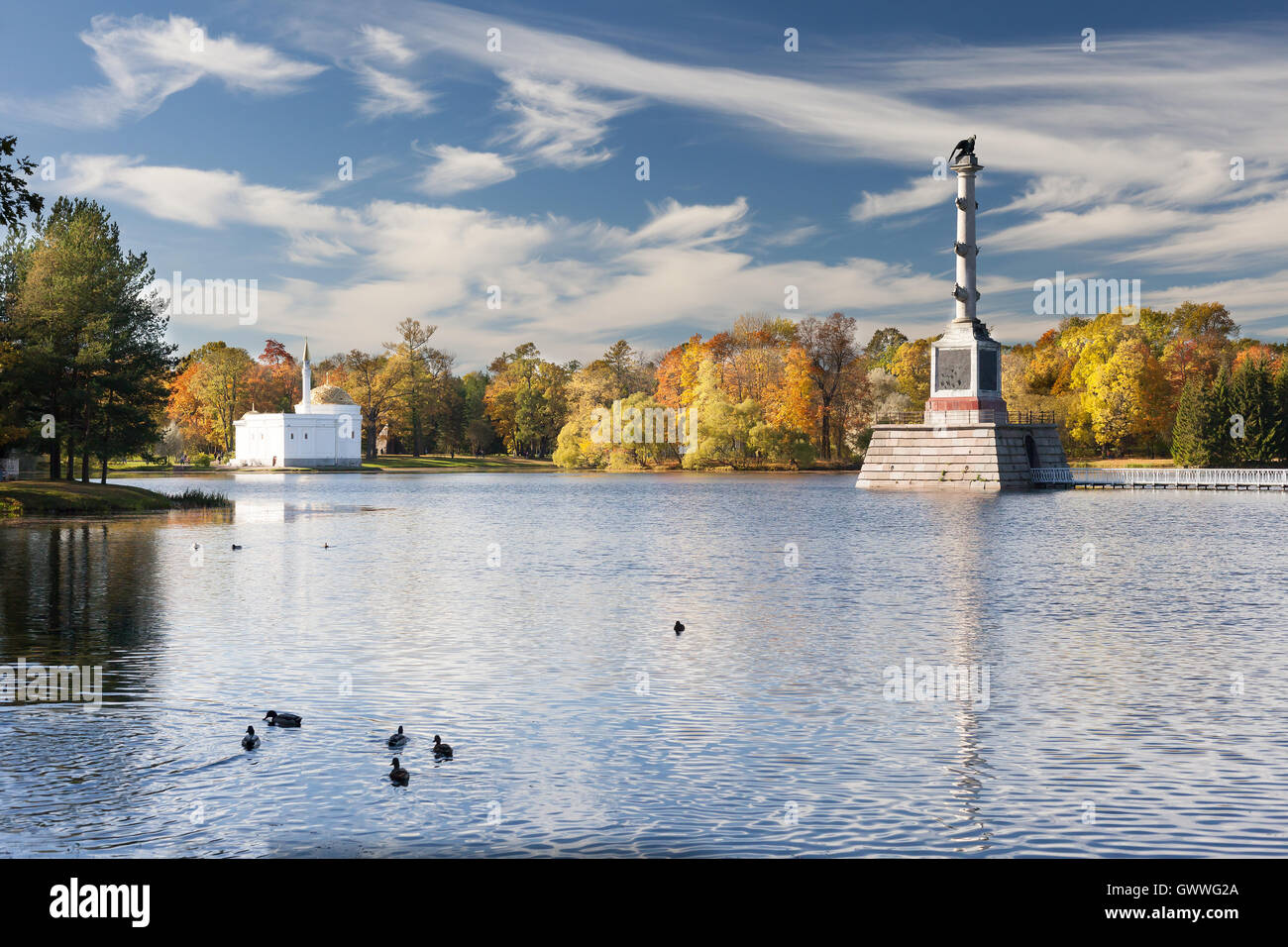 Autunno dorato in Catherine Park e il quartiere di San Pietroburgo, Russia Foto Stock