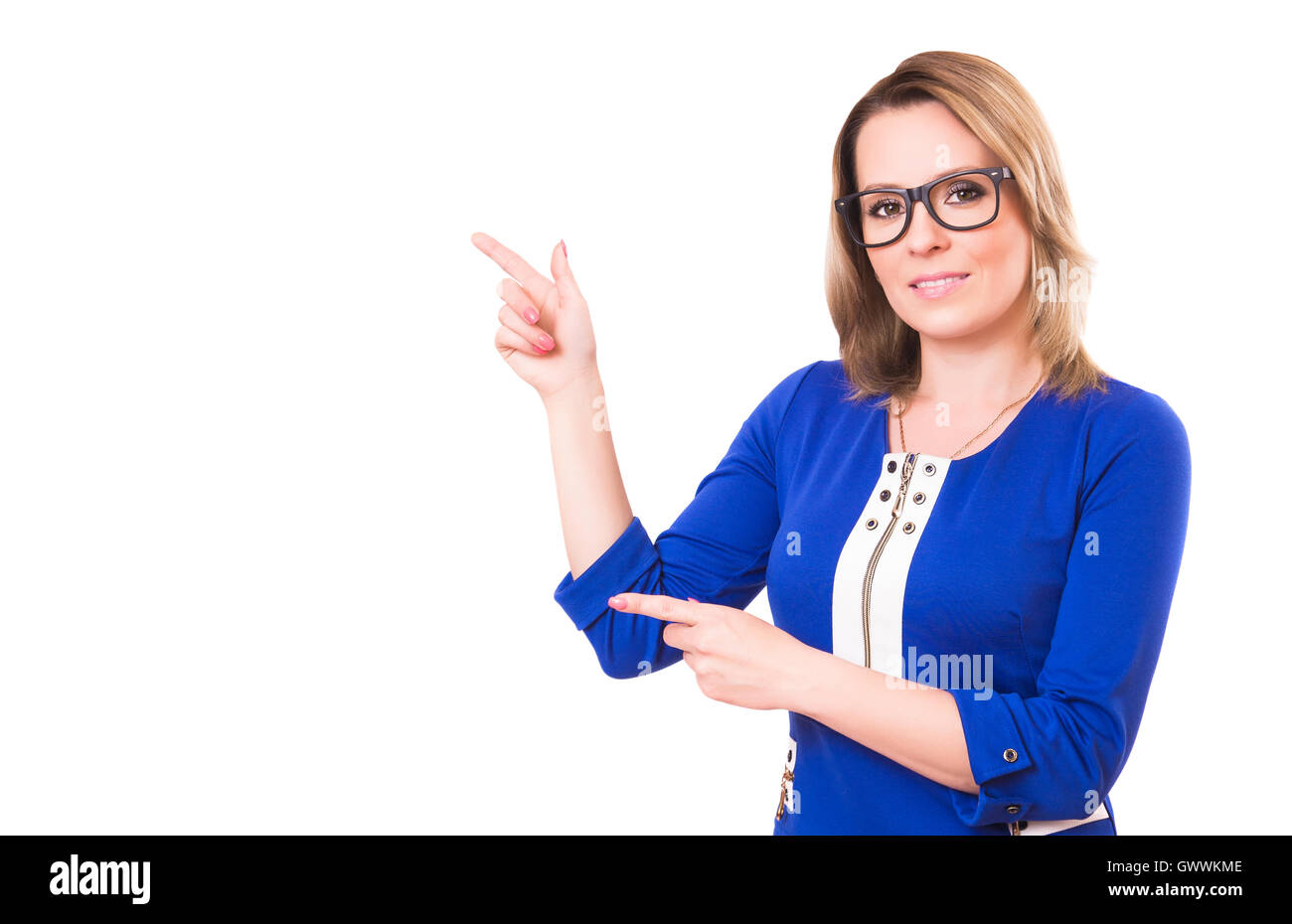 La donna punti un dito. Studio shot. Isolato su sfondo bianco Foto Stock