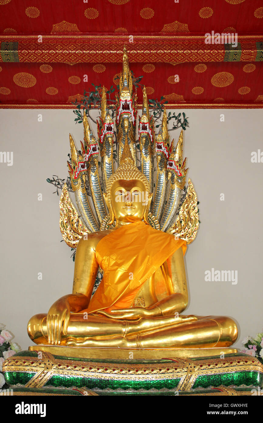 Naga statua del Buddha ( sette teste serpente) al Wat Pho tempio, Bangkok Foto Stock