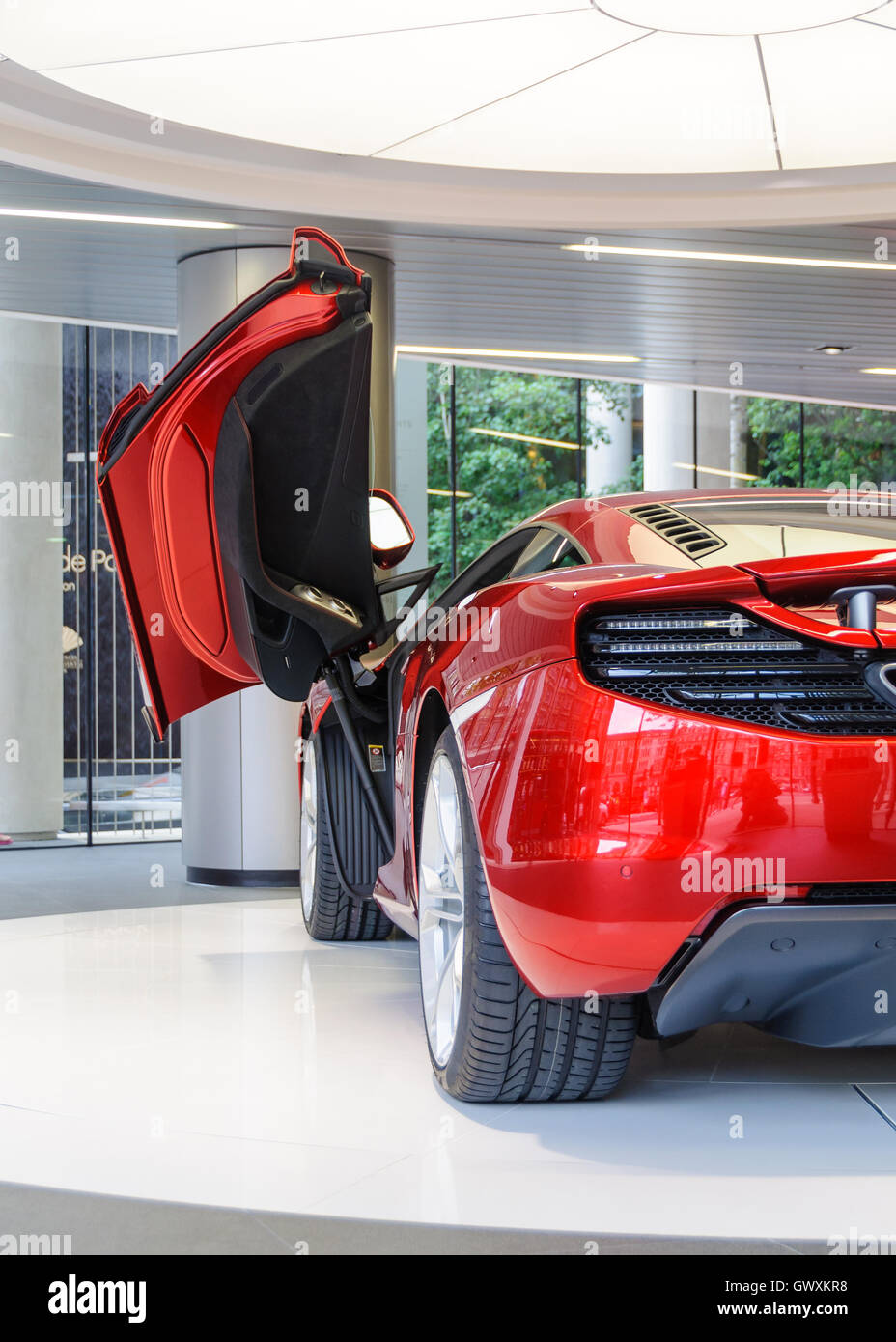 McLaren MP4-12C, Londra showroom McLaren in Knightsbridge di Londra, Regno Unito Foto Stock