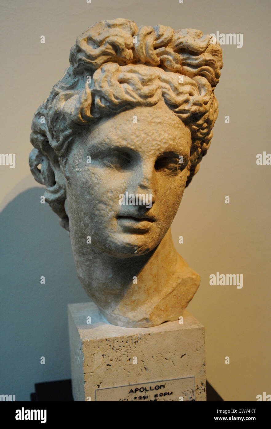 Testa di Apollo Belvedere. Parte di una statua. Roman. C. 150-200 d.c. Il marmo. Museo dei paesi del Mediterraneo e del Vicino Antichità Orientali. Stoccolma. La Svezia. Foto Stock