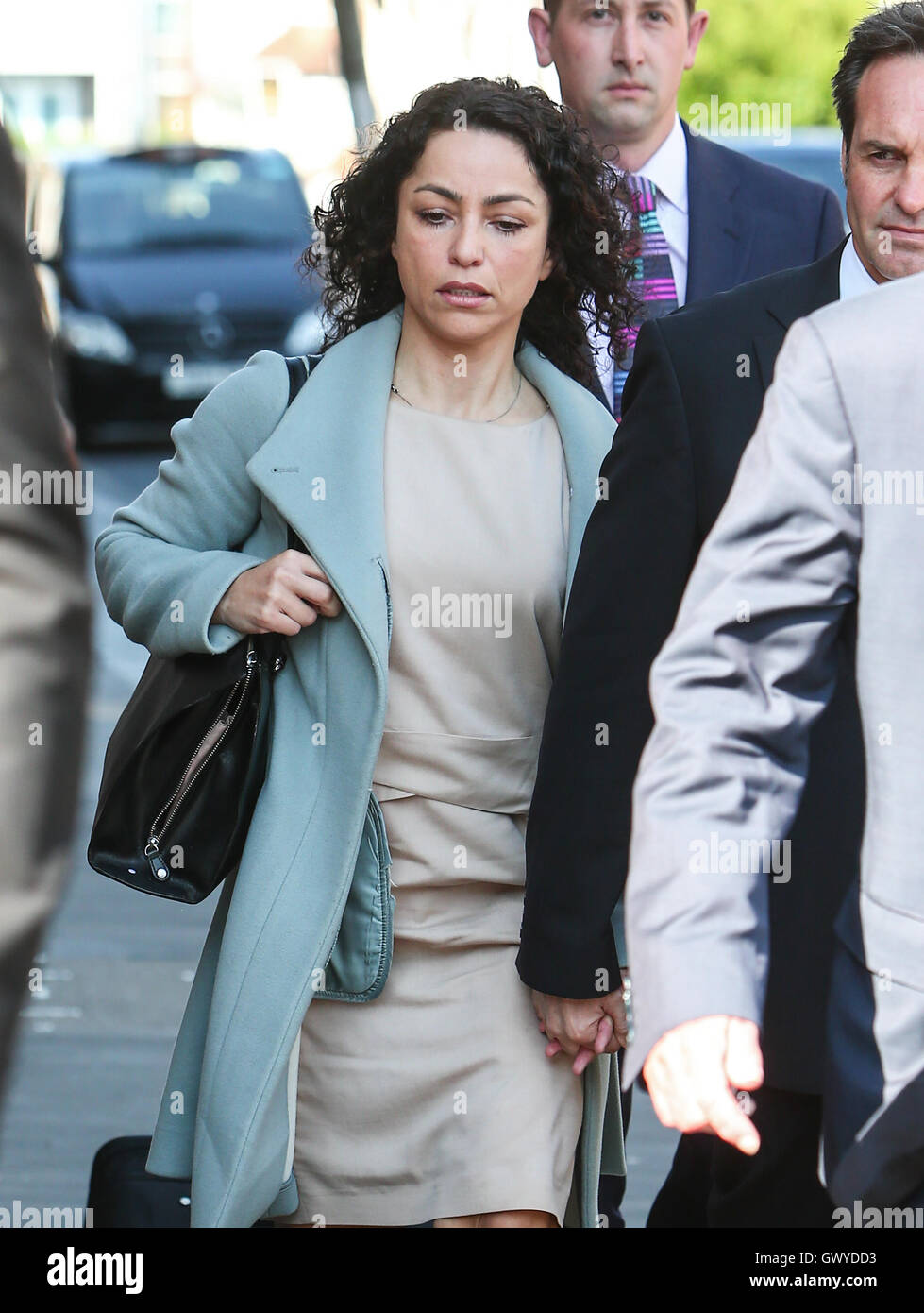 Dott.ssa Eva Carnerio arriva a Londra Sud Employment Tribunal con i membri del suo team legale il giorno di apertura del suo costruttivo licenziamento caso contro Chelsea Football Club offre: Dott.ssa Eva Carnerio dove: Londra, Regno Unito quando: 06 Giu 2016 Foto Stock