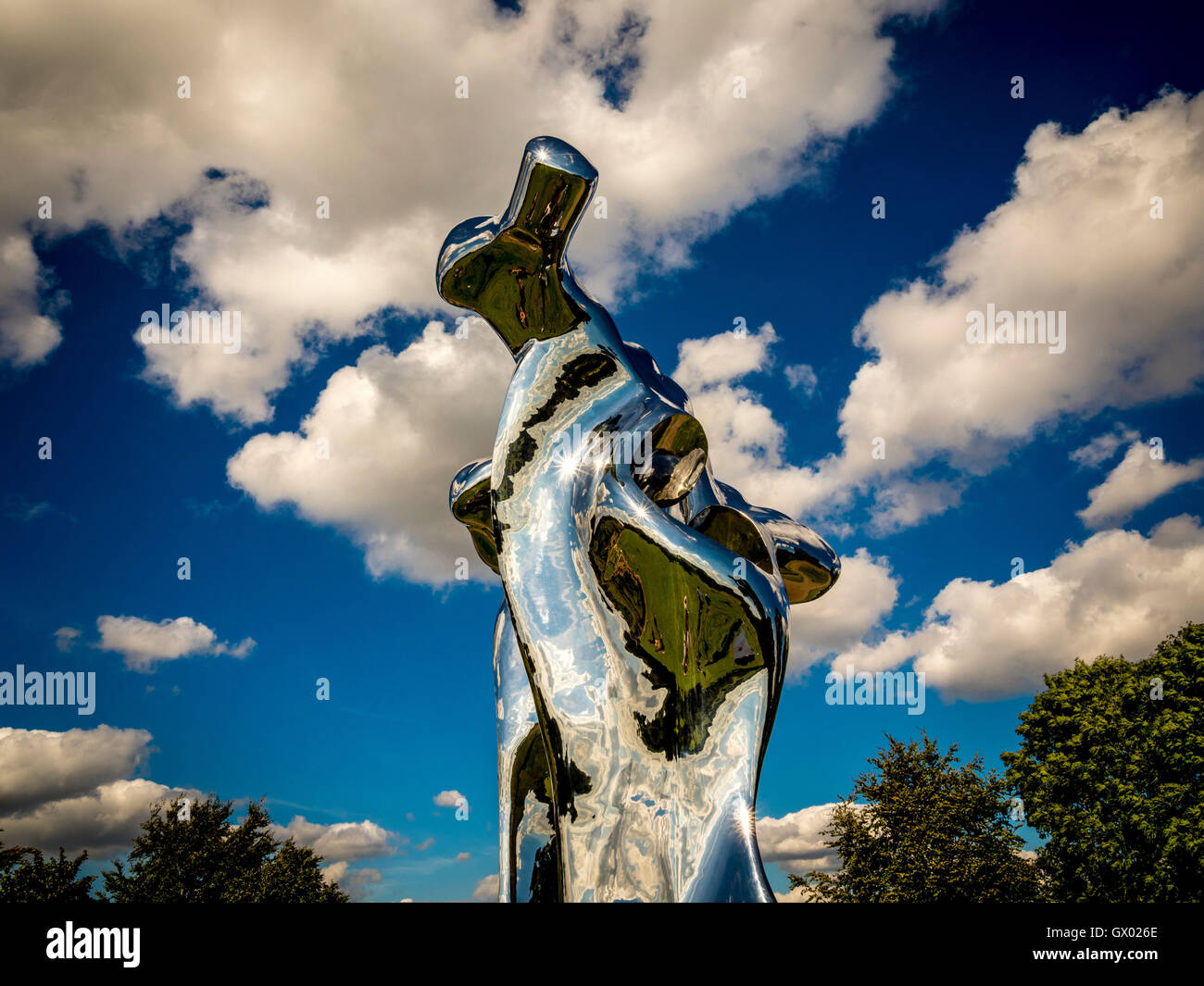 Pelvi, 2008. Scultura dell'artista svizzero non fondamentale, a Yorkshire Sculpture Park, vicino a Wakefield, Inghilterra, Regno Unito. Foto Stock