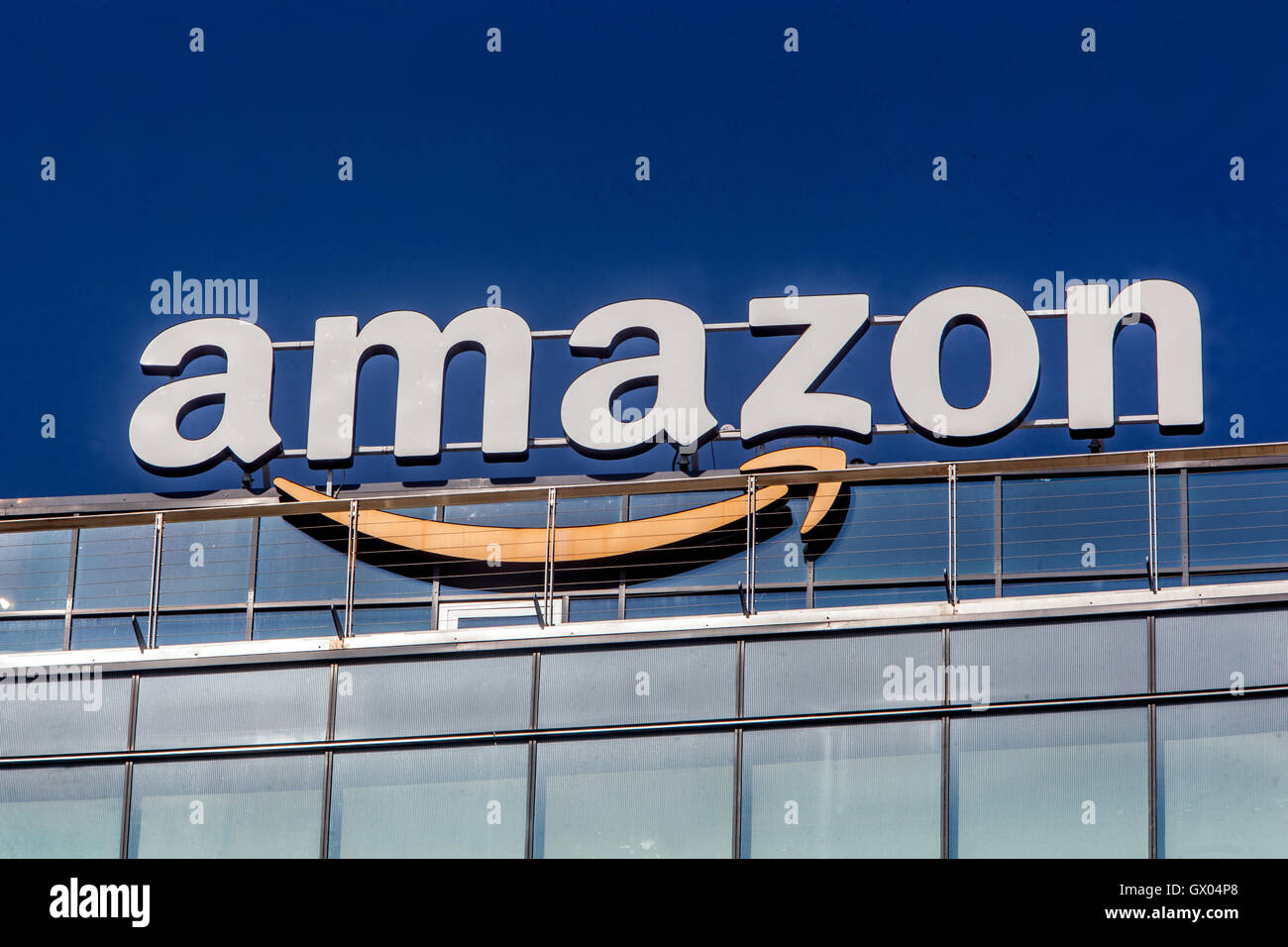 Amazon logo su una parte superiore dell edificio, Slovacchia, Europa Foto Stock