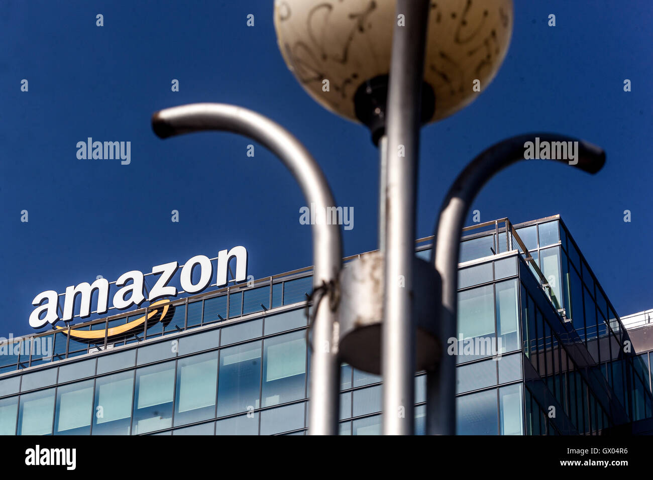 Amazon segno su una parte superiore dell edificio, Slovacchia, Europa Foto Stock