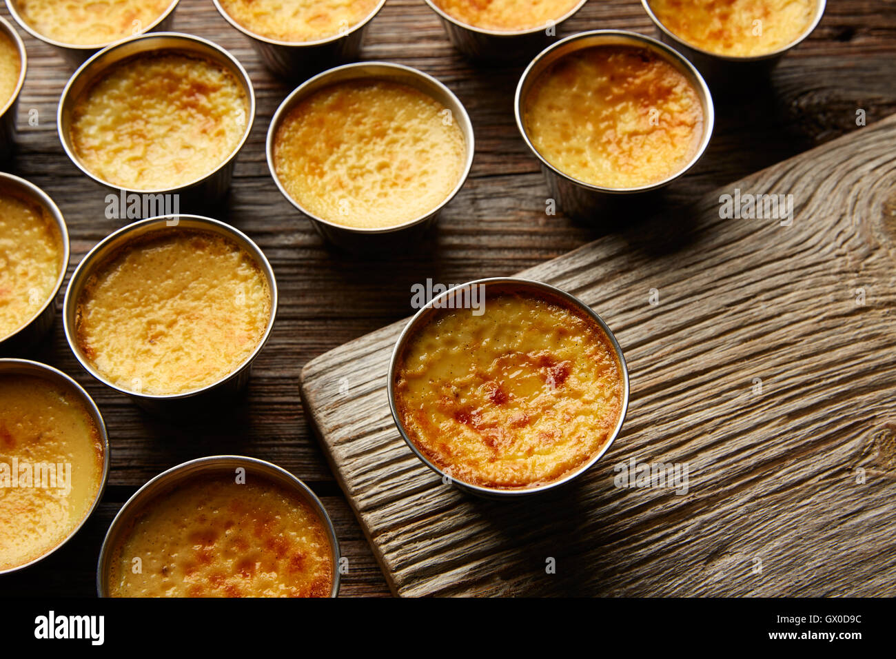 Crema pasticcera Creme Caramel dessert Flan di Bain Marie cotto al forno Foto Stock