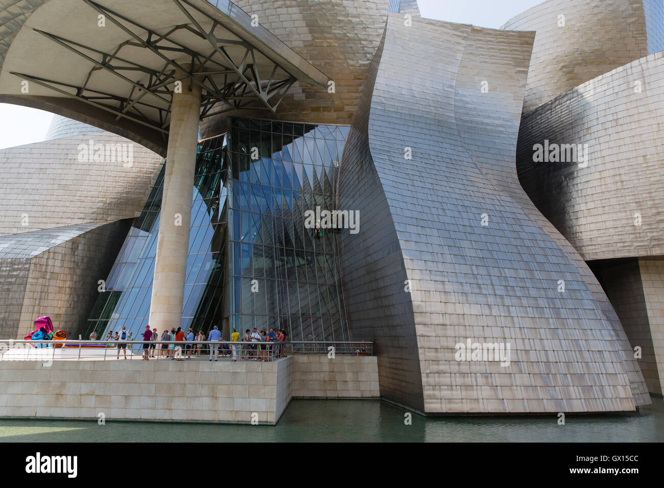 Museo Guggenheim Bilbao - detergenti per finestre Foto Stock