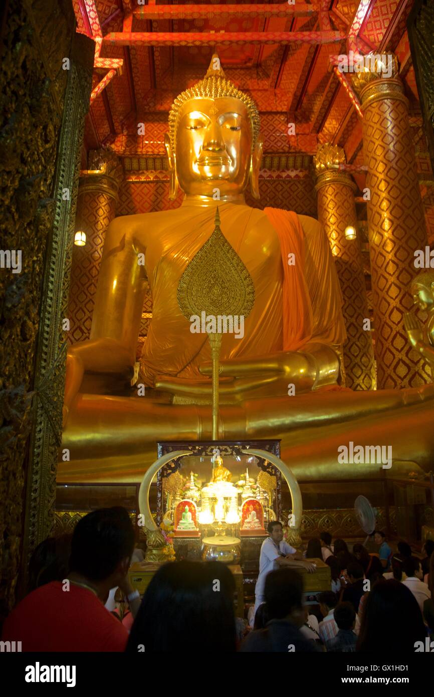 Un grande Buddha a del vecchio Siam città capitale di Ayuttaya, Thailandia Foto Stock