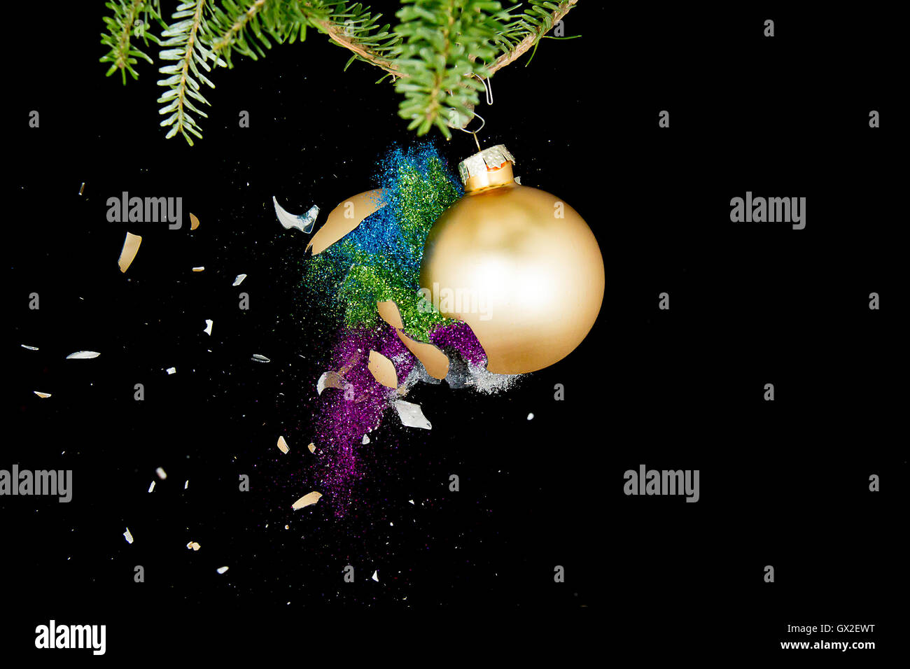 Palla di natale di esplodere. Luccica colorati caduta. Foto Stock
