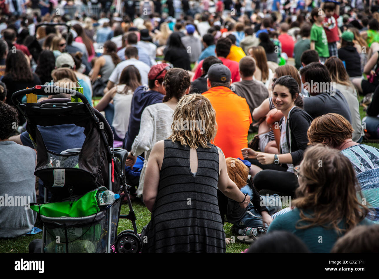 Persone incontro presso la DCR di Hatch Memorial Shell Foto Stock