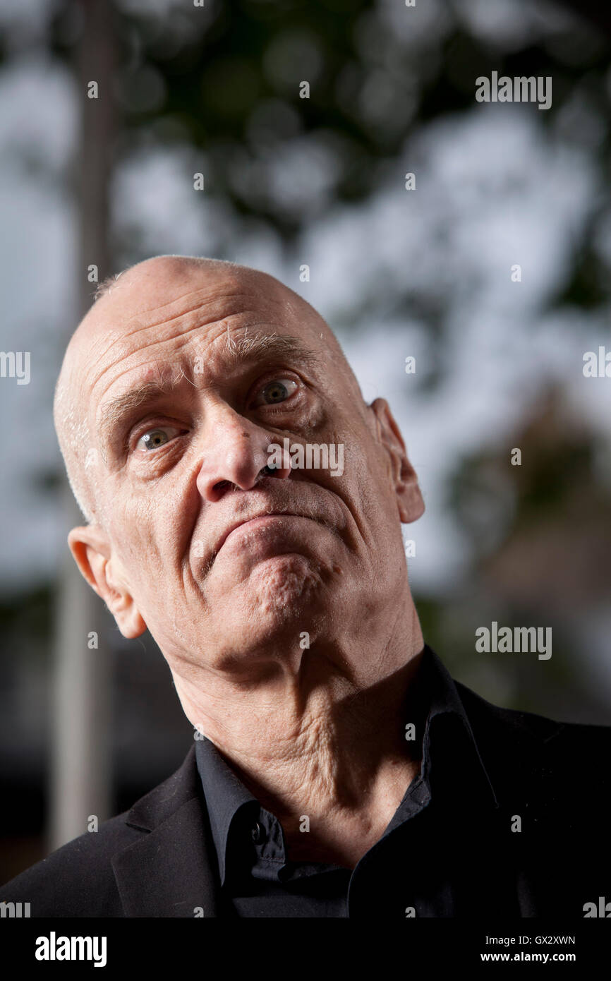 Wilko Johnson, il cantante inglese, chitarrista, compositore, autore, a Edinburgh International Book Festival. Edimburgo, Scozia. 23 Agosto 2016 Foto Stock