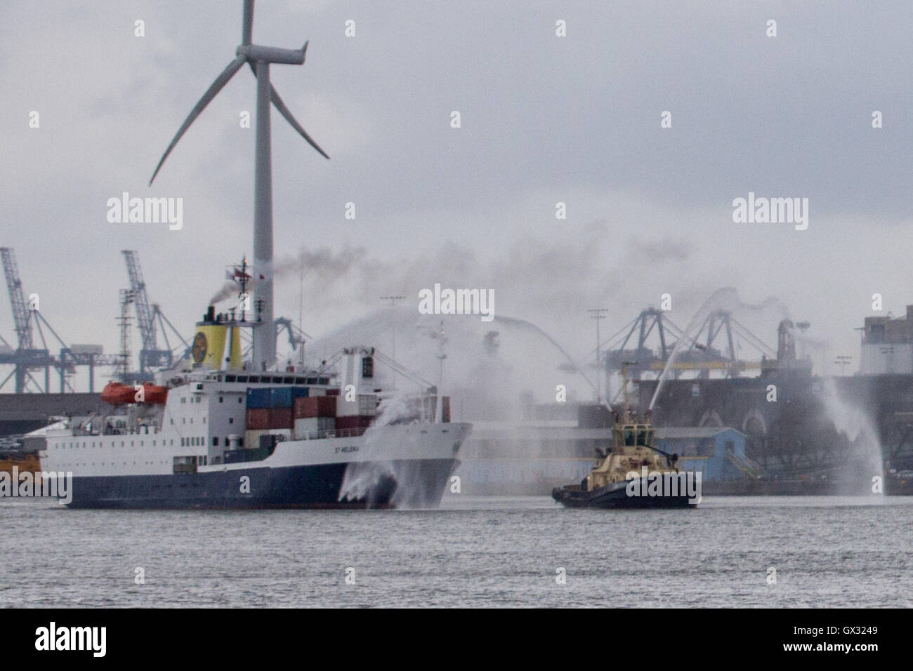 Royal Mail della partenza della nave Porto di Tilbury nonché per il tempo finale con la guardia d'onore dal Tamigi rimorchiatori con: atmosfera dove: Tilbury, Regno Unito quando: 14 Giu 2016 Foto Stock