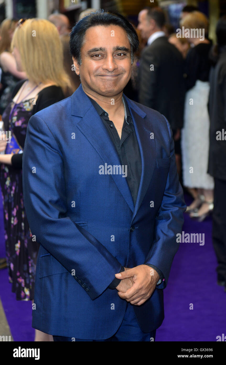 Aladdin produzione teatrale premere la notte - Arrivi con: Sanjeev Bhaskar dove: Londra, Regno Unito quando: 15 Giu 2016 Foto Stock