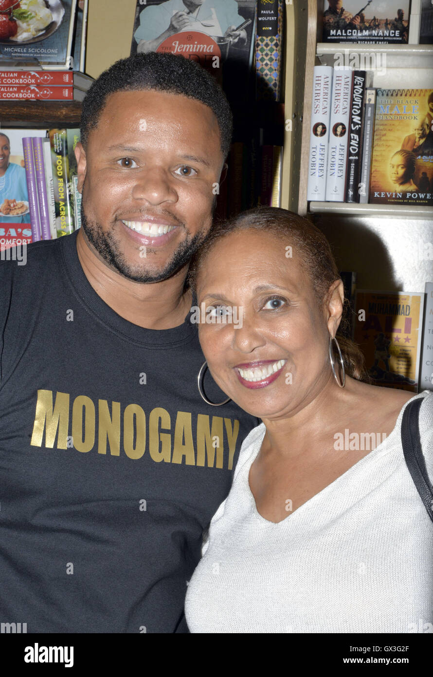 Los Angeles, Ca, Stati Uniti d'America. Xiv Sep, 2016. L'attrice Telma Hopkins assiste attore a Autore Ro Brooks libro firma "Extra per attore' all'Eso ha vinto Bookstore il 14 settembre 2016 in Los Angeles, CA. Credito: Koi Sojer/Snap'n u foto/media/punzone Alamy Live News Foto Stock