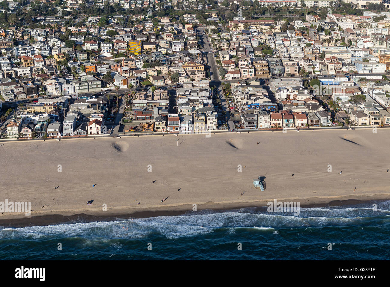 Pomeriggio Vista aerea di Hermosa Beach Ocean front quartiere residenziale nella California Meridionale. Foto Stock