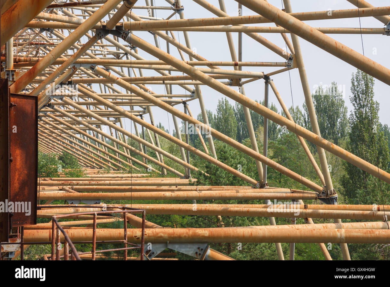 Dettaglio degli abbandonati Unione Sovietica Duga impianto radar vicino a Chernobyl la zona di esclusione. Foto Stock