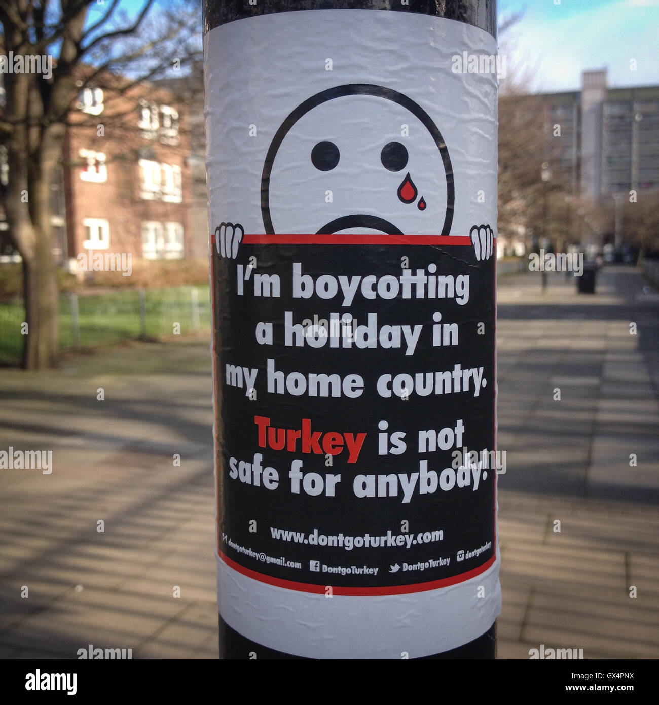 Sticker waring circa la sicurezza in Turchia, a Edimburgo, Scozia, il 31 marzo 2016. Foto Stock