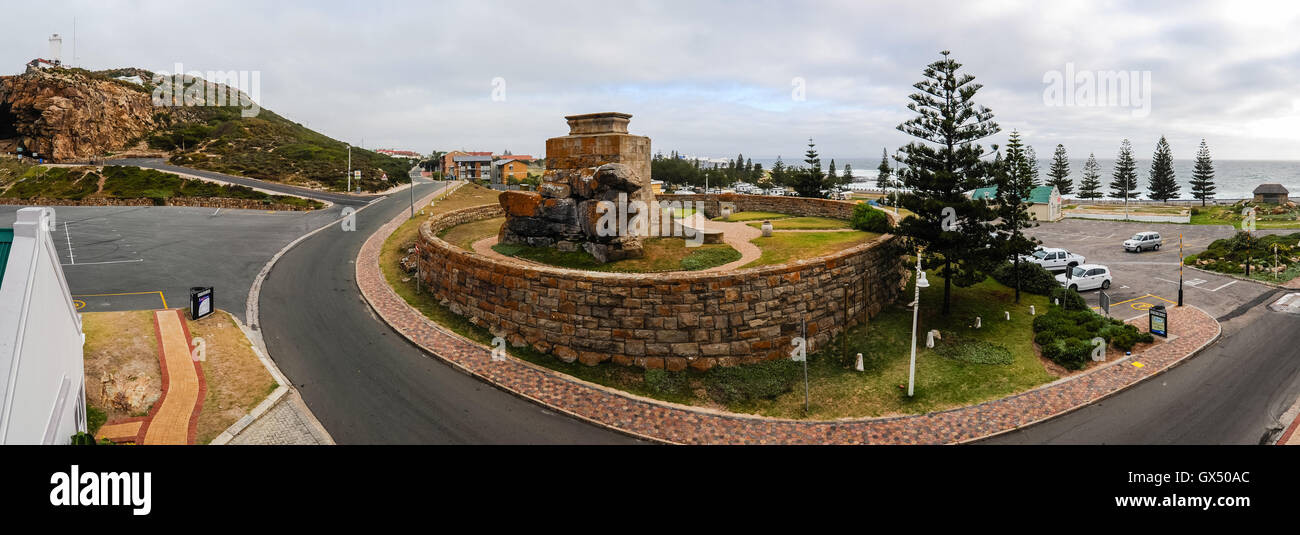 Mossel Bay sorge sulla costa dell'Oceano Indiano del Sud Africa e fa parte della Garden Route. Panorama. Foto Stock