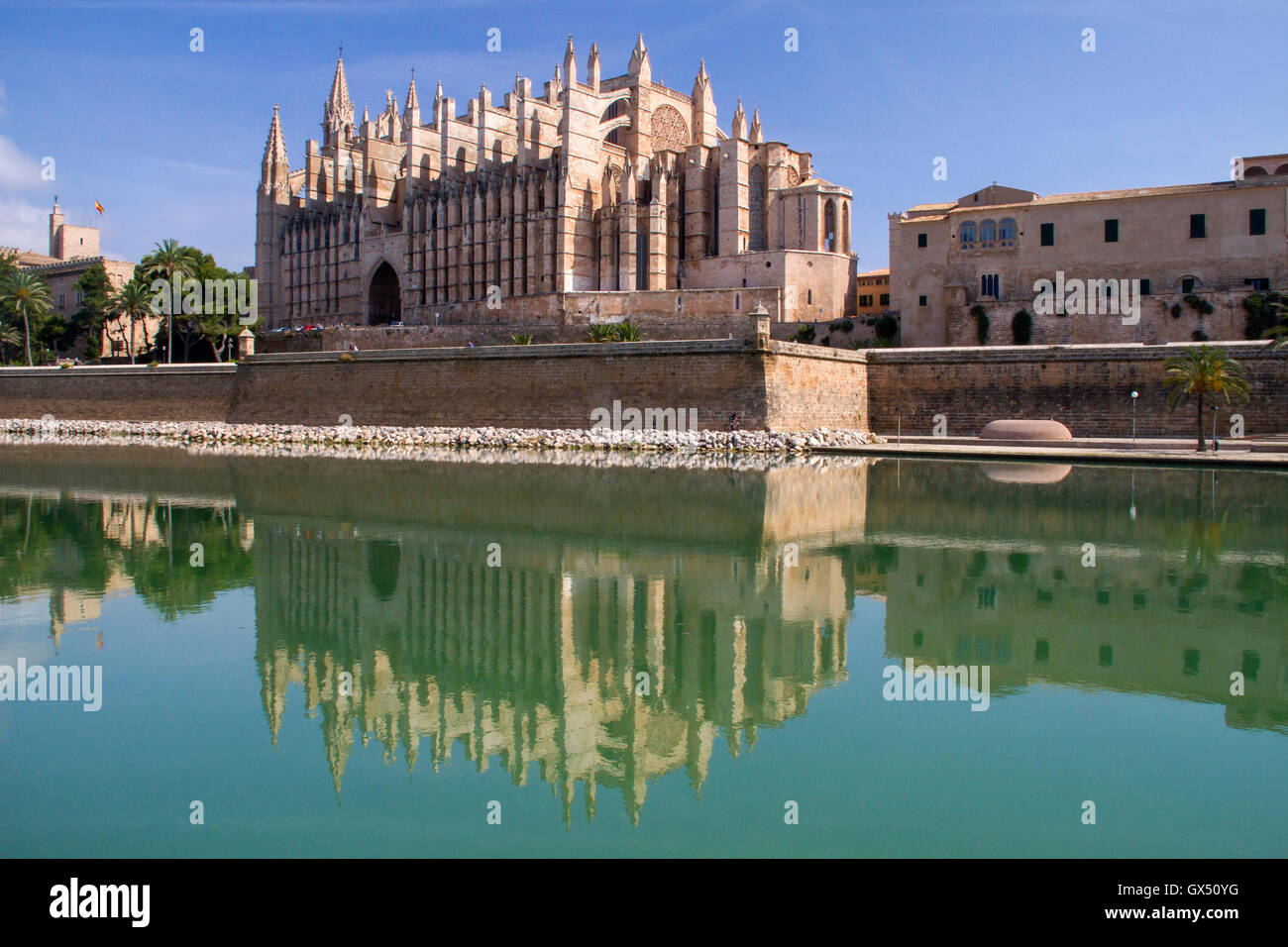 Vista di gotica Cattedrale cattolica romana in Palma de Mallorca, Palma, Spagna, Europa Foto Stock