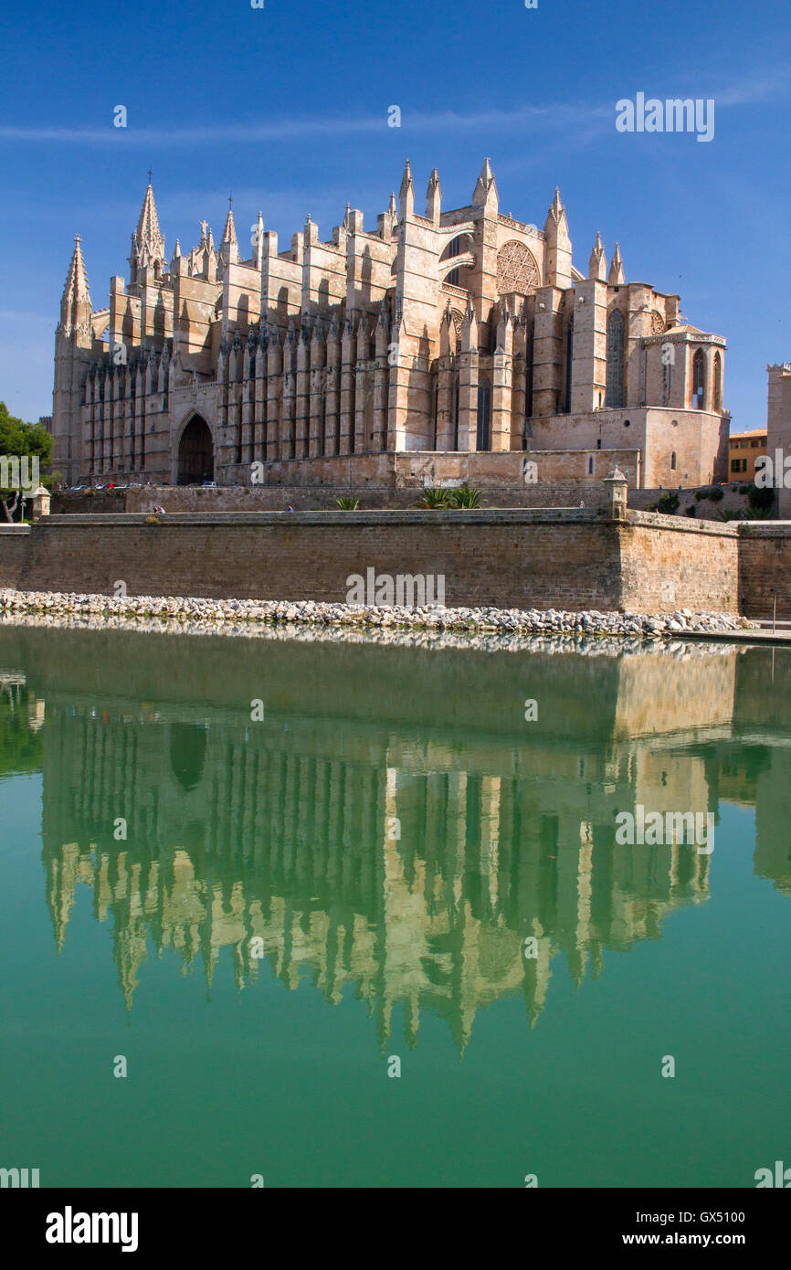 Vista di gotica Cattedrale cattolica romana in Palma de Mallorca, Palma, Spagna, Europa Foto Stock