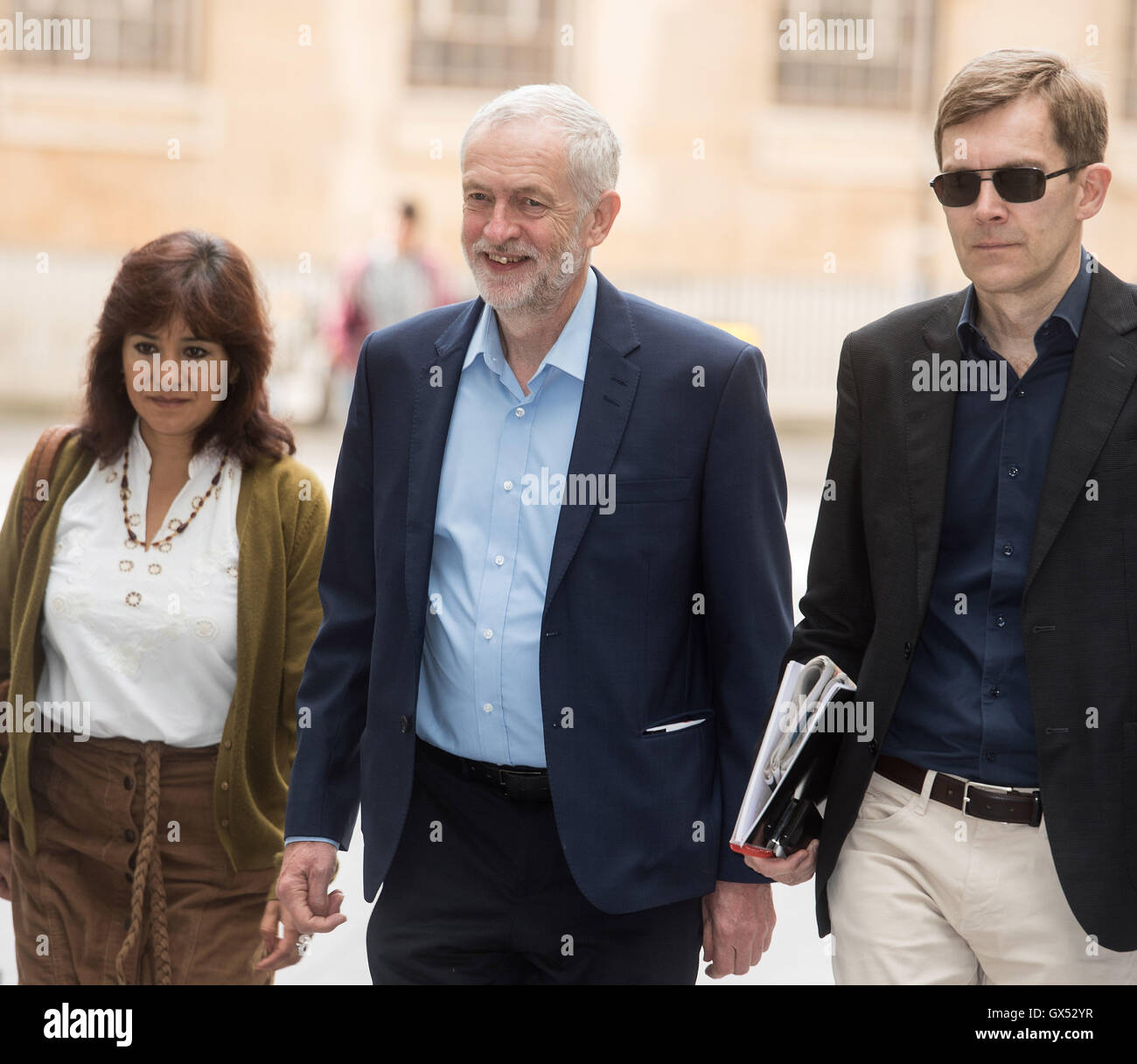 La Andrew Marr Show' - Arrivi con: Jeremy Corbyn, Seumas Milne, Laura Alvarez dove: Londra, Regno Unito quando: 19 Jun 2016 Foto Stock