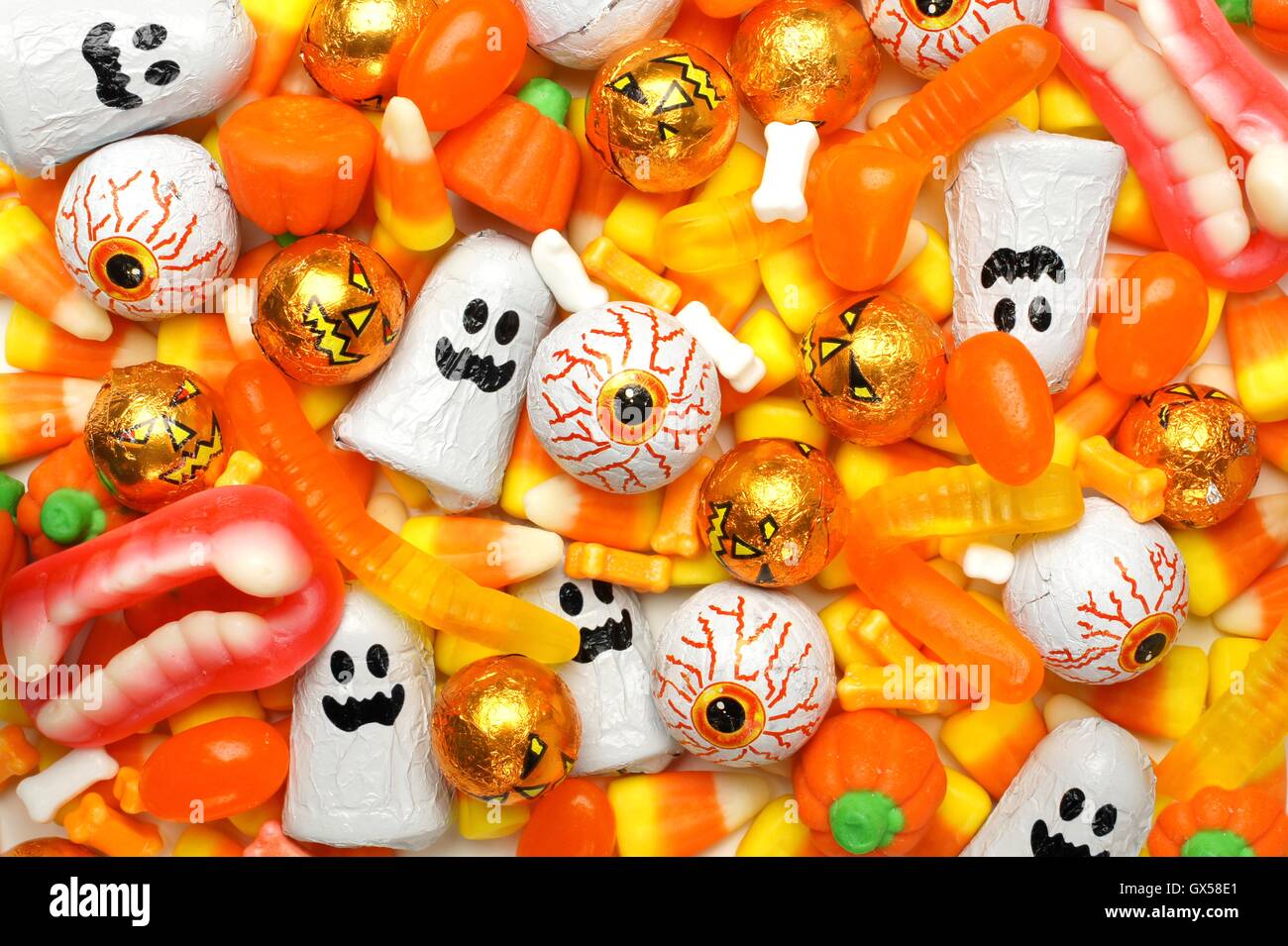 Sfondo di Halloween di miste di caramelle, arancione tema colore Foto stock  - Alamy