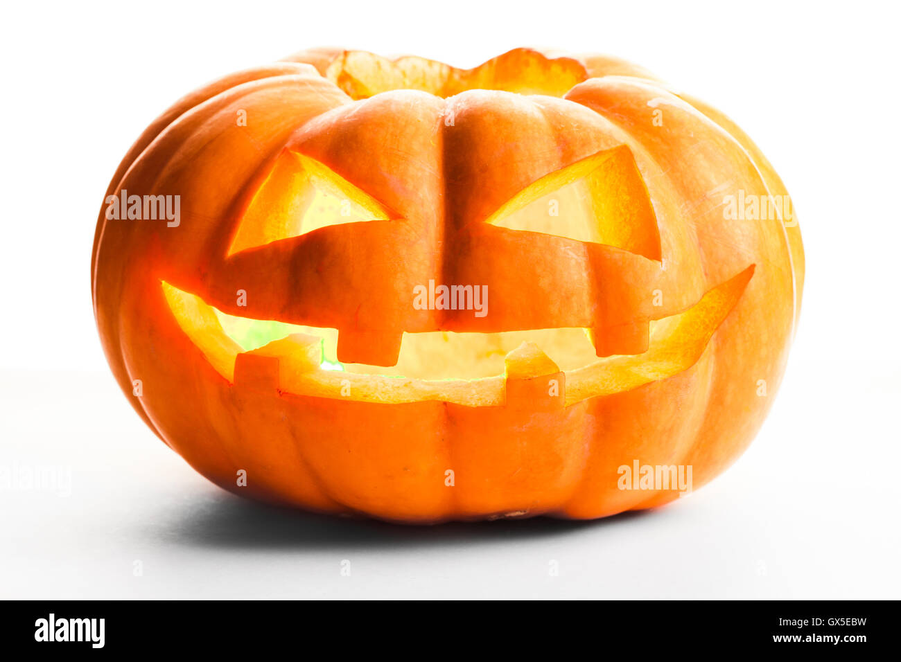 Zucca di Halloween isolati su sfondo bianco Foto Stock