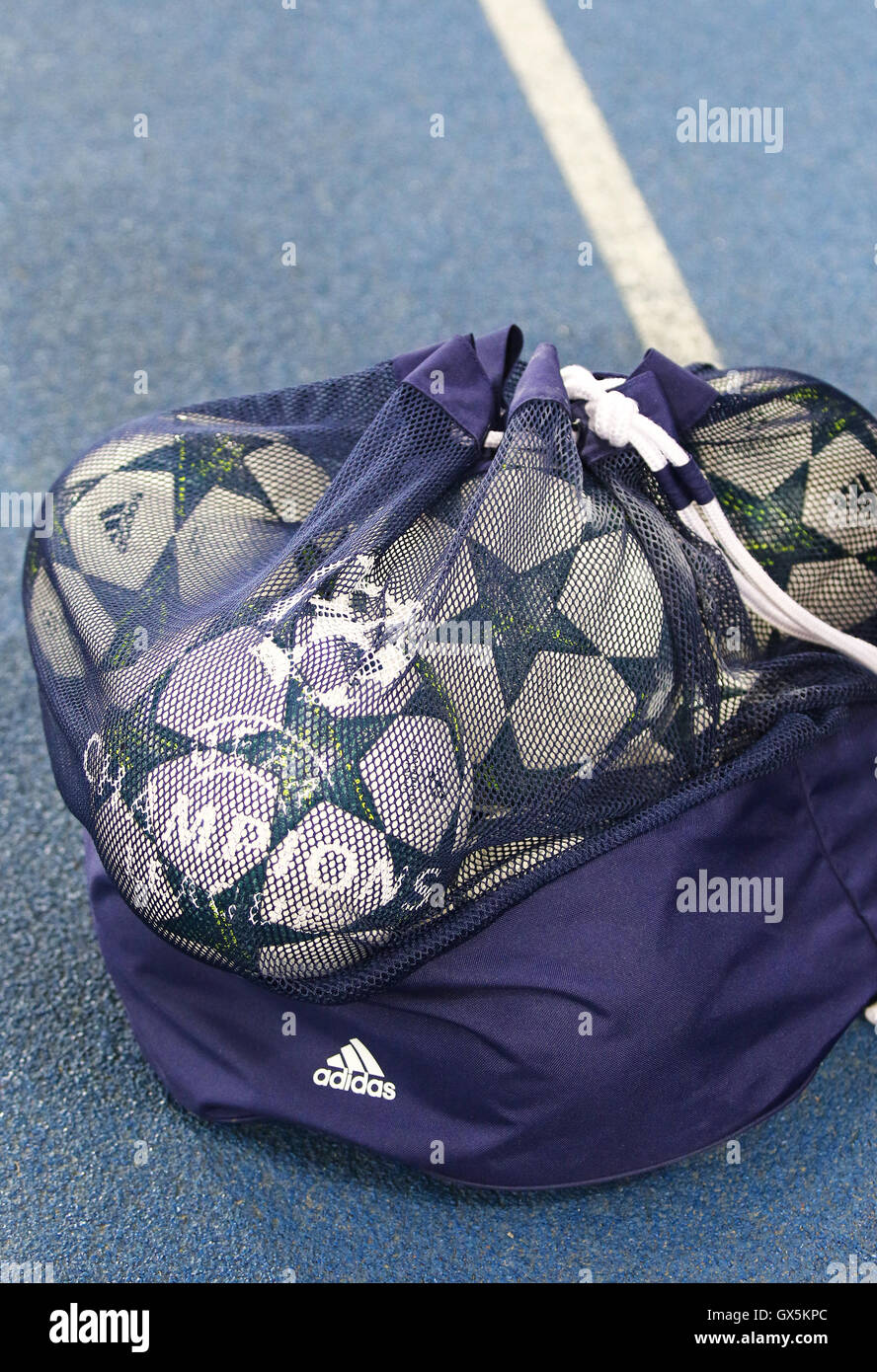 Ufficiale di UEFA Champions League stagione 2016/17 palle nel sacco Foto  stock - Alamy