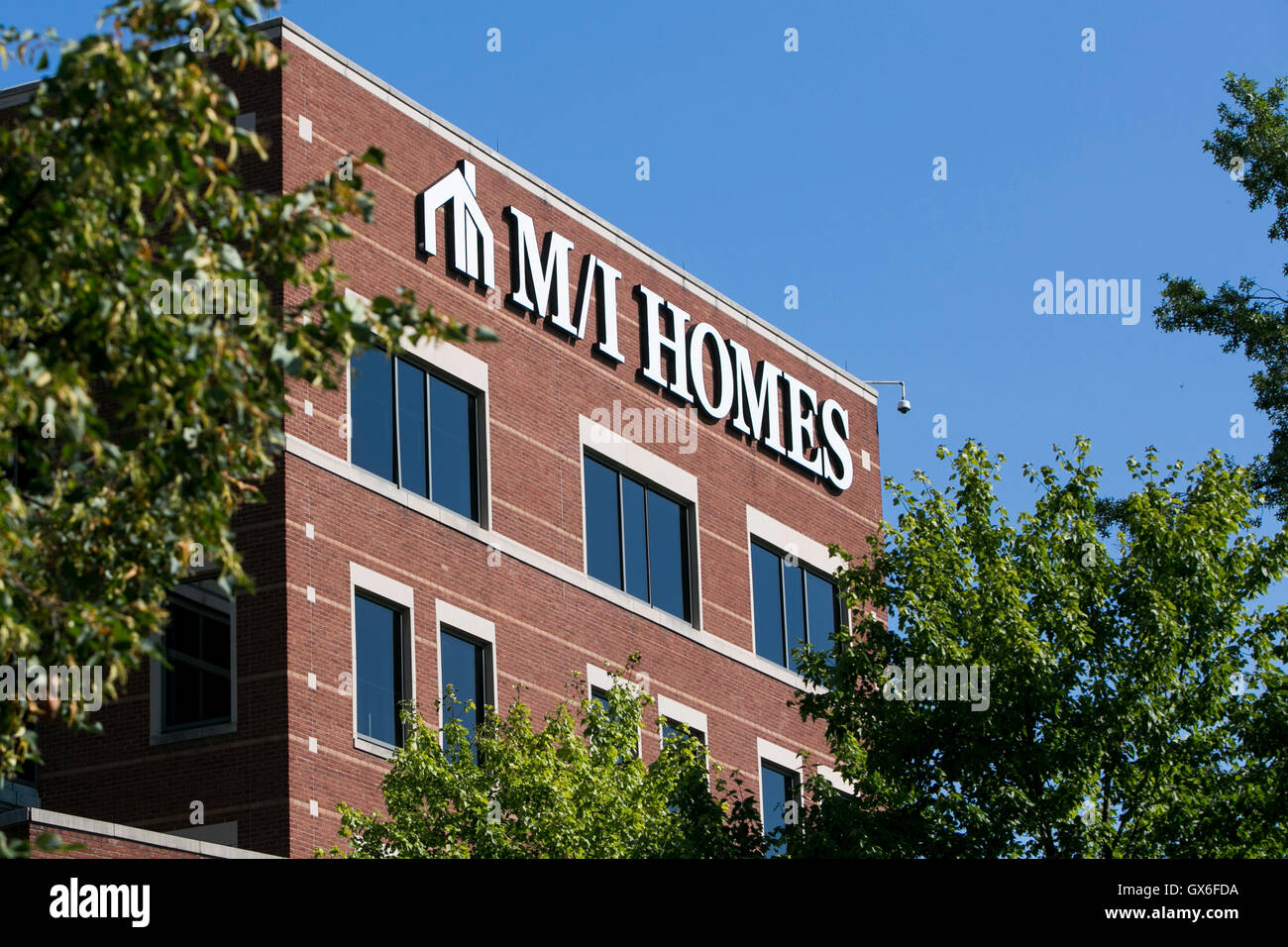 Un logo segno al di fuori della sede di M/I CASE, Inc., in Columbus, Ohio, luglio 23, 2016. Foto Stock