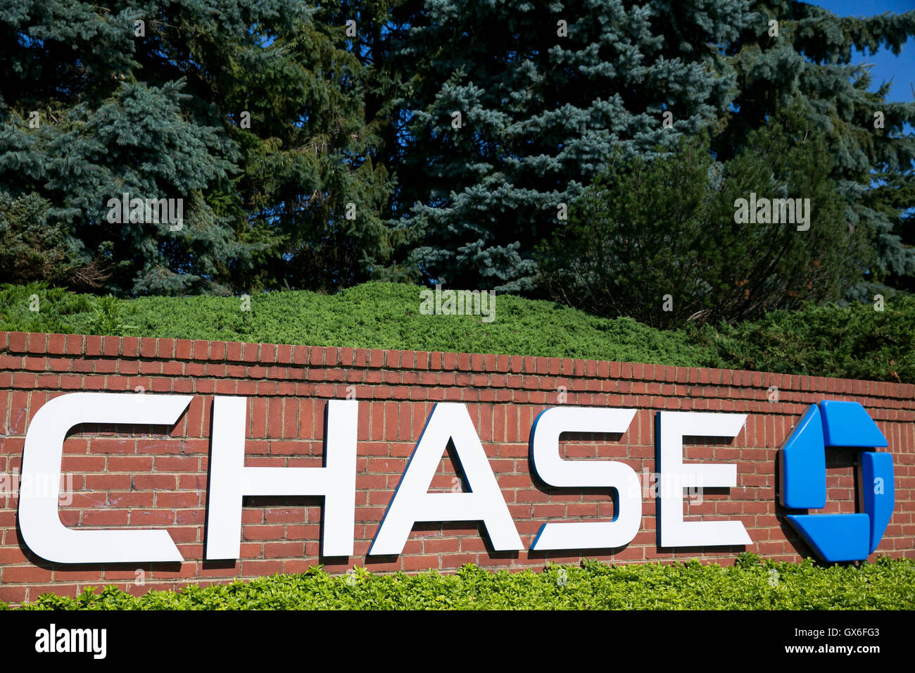 Un segno del logo al di fuori di una struttura occupata da Chase Bank in Columbus, Ohio, luglio 23, 2016. Foto Stock