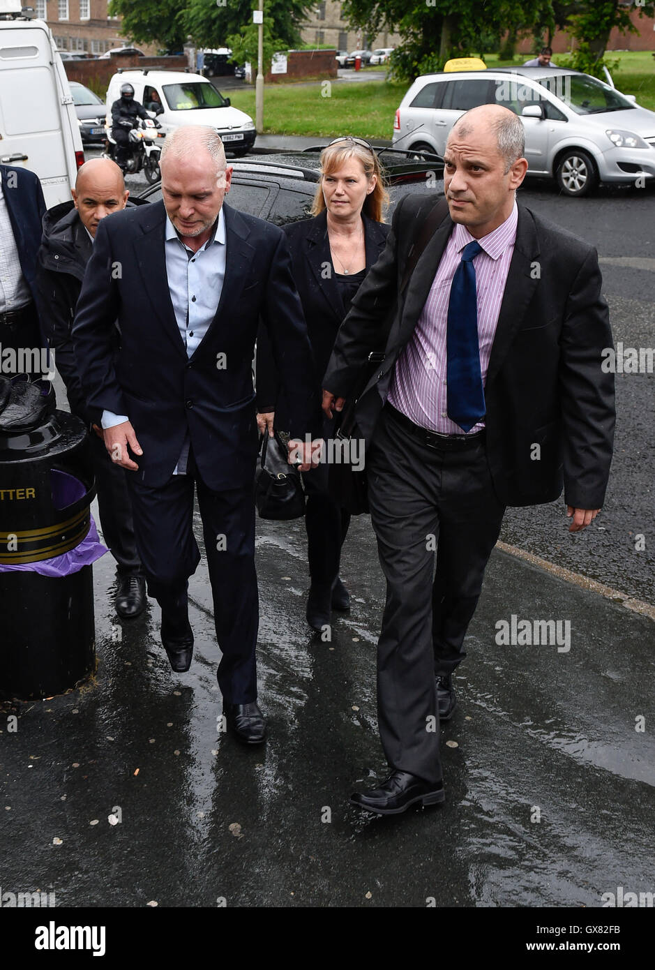 Calciatore Ex-England, Paul Gascoigne arriva a Dudley Magistrates Court di apparire accusato di abuso razziale dotate: Paul Gascoigne dove: Dudley, Regno Unito quando: 29 Giu 2016 Foto Stock Calciatore Ex-England, Paul Gascoigne arriva a Dudley Magistrates Court di apparire accusato di abuso razziale dotate: Paul Gascoigne dove: Dudley, Regno Unito quando: 29 Giu 2016 Foto Stock