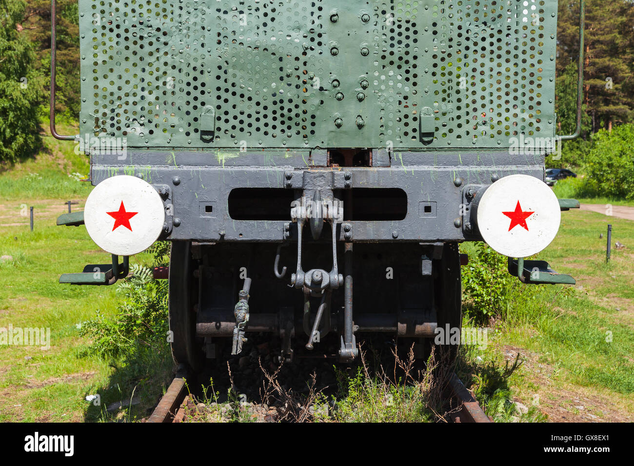 Treno Blindato paraurti con stelle rosse. Pistola ferroviaria dettagli, vista frontale Foto Stock