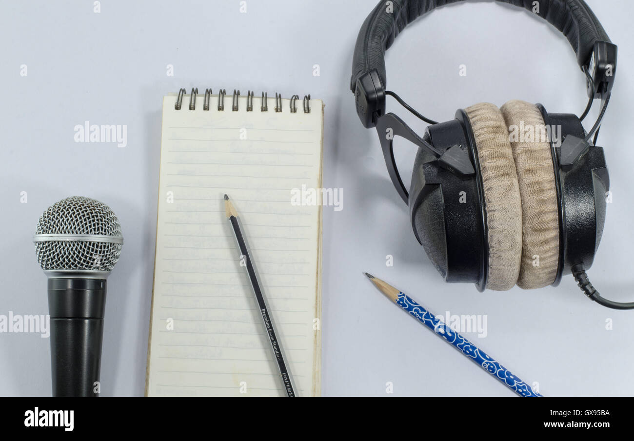 Notebook vuota nella vista superiore con il concetto di musica Foto Stock